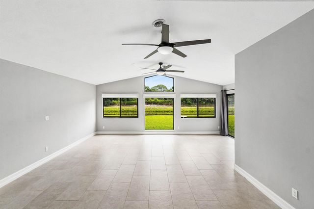 120 Mayfair Lane, Boynton Beach, FL 33426