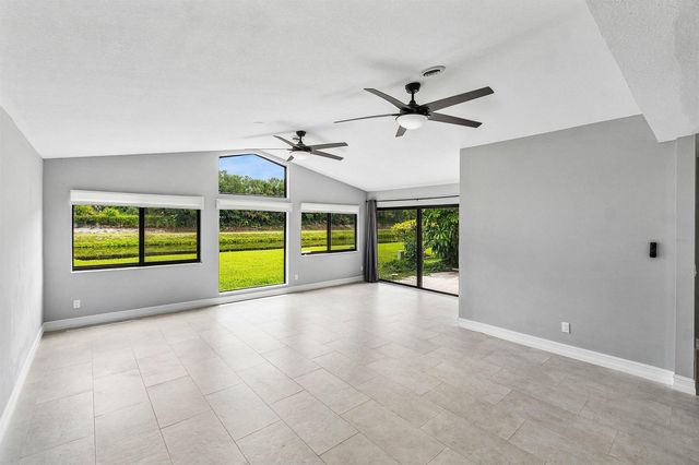 120 Mayfair Lane, Boynton Beach, FL 33426