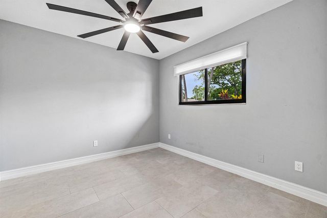 120 Mayfair Lane, Boynton Beach, FL 33426