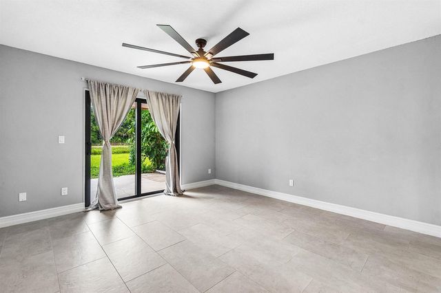 120 Mayfair Lane, Boynton Beach, FL 33426