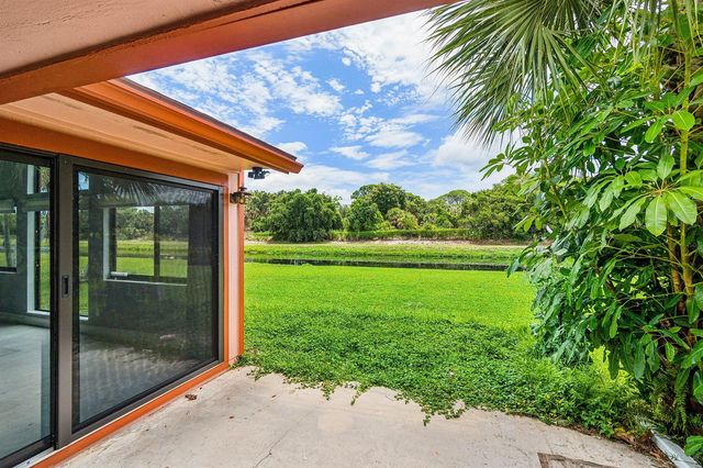 120 Mayfair Lane, Boynton Beach, FL 33426