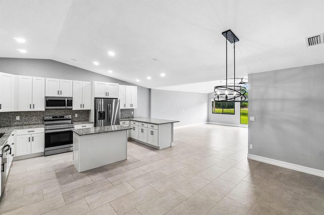 120 Mayfair Lane, Boynton Beach, FL 33426