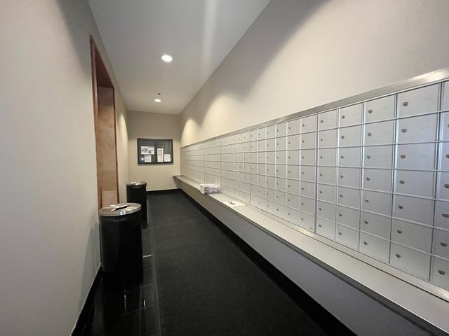 1122 N Clark Street 1702, Chicago, IL 60610