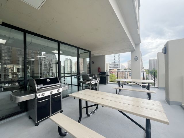 1122 N Clark Street 1702, Chicago, IL 60610