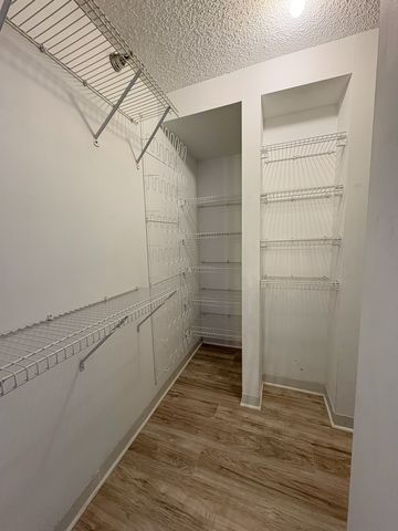 1122 N Clark Street 1702, Chicago, IL 60610