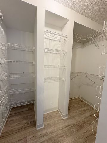 1122 N Clark Street 1702, Chicago, IL 60610