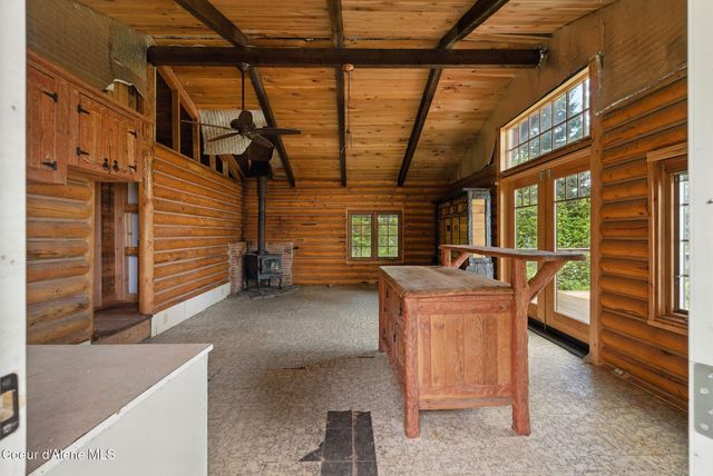 527 W Seneacquoteen, Priest River, ID 83856