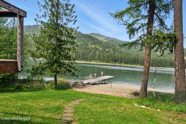 527 W Seneacquoteen, Priest River, ID 83856
