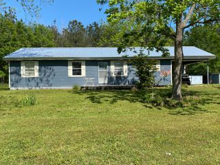 99 Lavell Slade Ln., Lumberton, MS 39455
