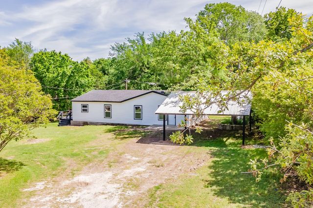 238 Briar Oaks Drive, Azle, TX 76020