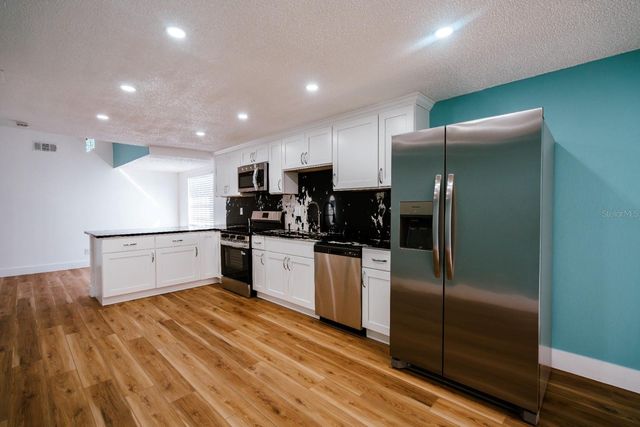 7502 POND VIEW COURT, Tampa, FL 33615