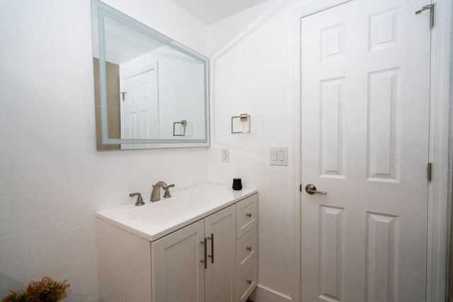 7502 POND VIEW COURT, Tampa, FL 33615