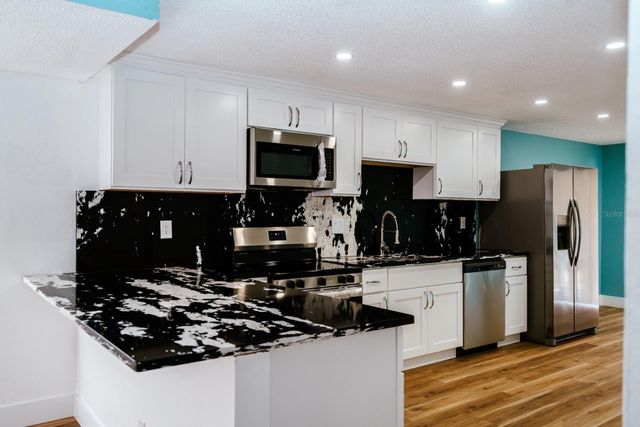 7502 POND VIEW COURT, Tampa, FL 33615