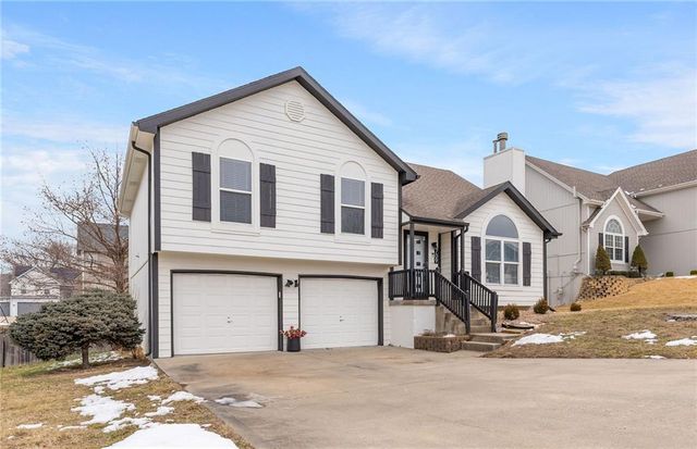 709 Red Maple Drive, Liberty, MO 64068