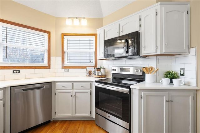 709 Red Maple Drive, Liberty, MO 64068