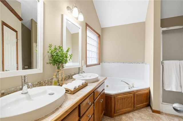 709 Red Maple Drive, Liberty, MO 64068