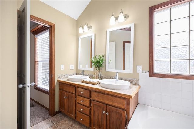 709 Red Maple Drive, Liberty, MO 64068