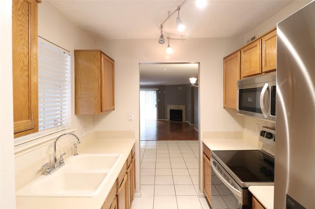3770 Lovers Wood Lane 707, Houston, TX 77014