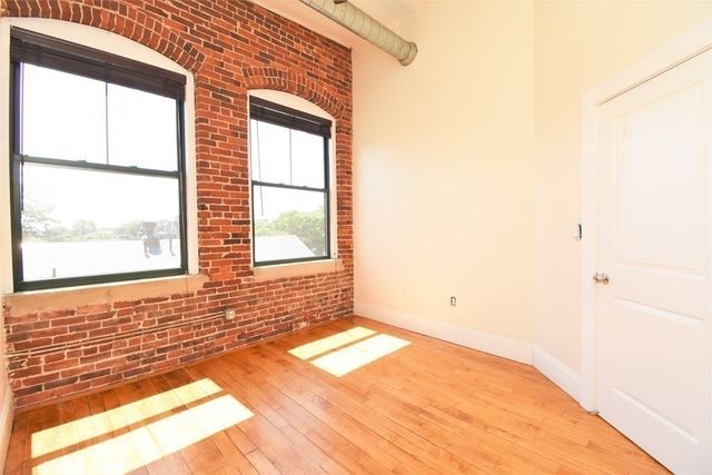 281 Essex 203, Salem, MA 01970