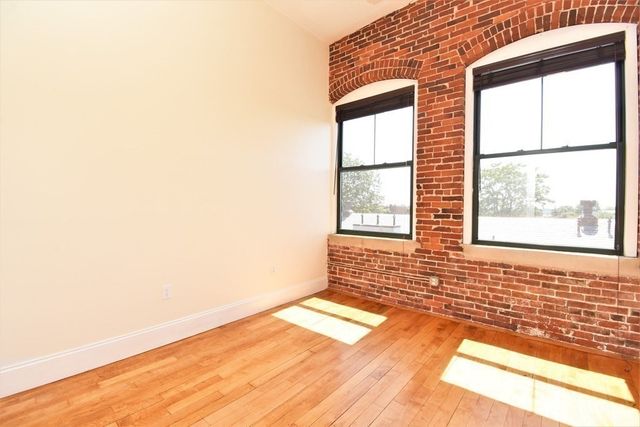 281 Essex 203, Salem, MA 01970