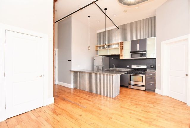 281 Essex 203, Salem, MA 01970