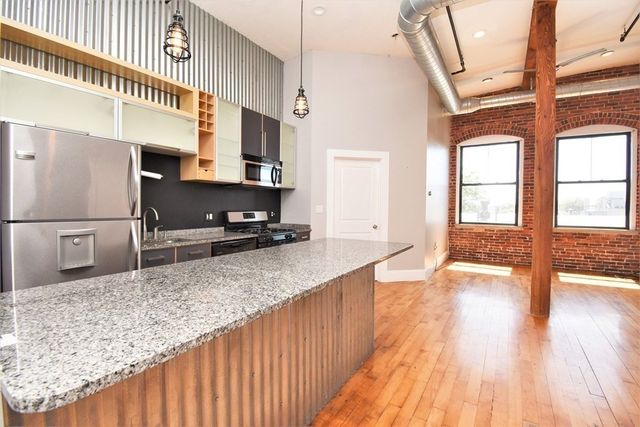 281 Essex 203, Salem, MA 01970