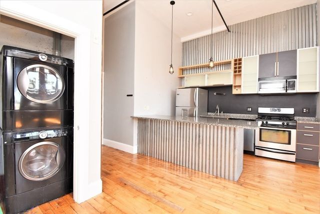 281 Essex 203, Salem, MA 01970
