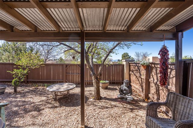 2863 Plaza Rojo, Santa Fe, NM 87507