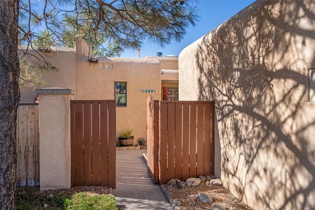 2863 Plaza Rojo, Santa Fe, NM 87507