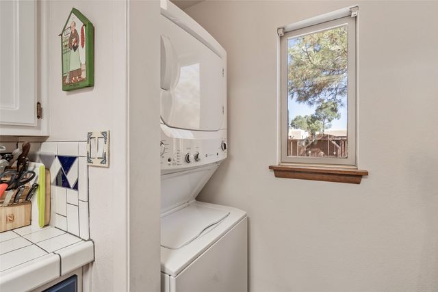 2863 Plaza Rojo, Santa Fe, NM 87507