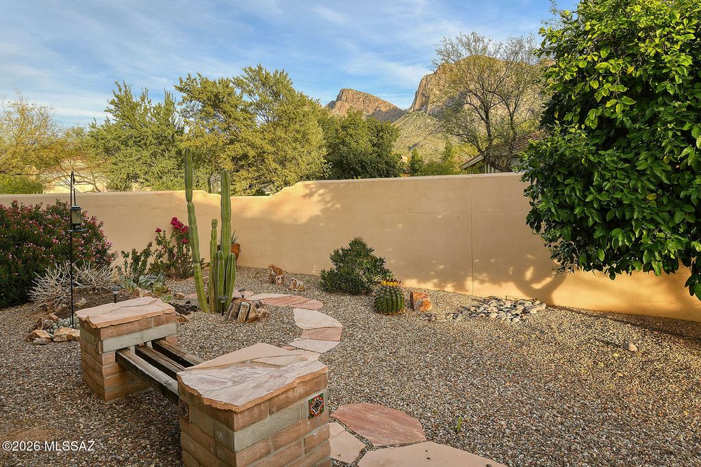 108 Silverstone Place, Tucson, AZ 85737