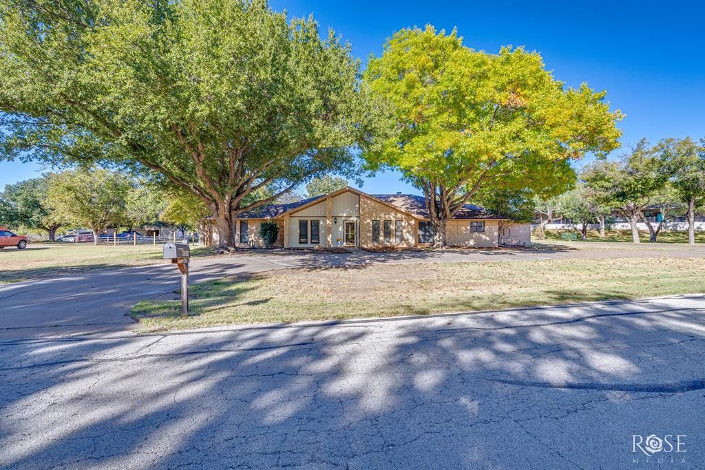 Image 1 of property listing at 1514 Sun Valley Lane, San Angelo, TX 76904