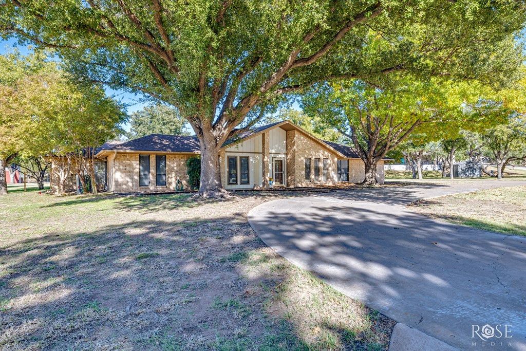 Image 3 of property listing at 1514 Sun Valley Lane, San Angelo, TX 76904