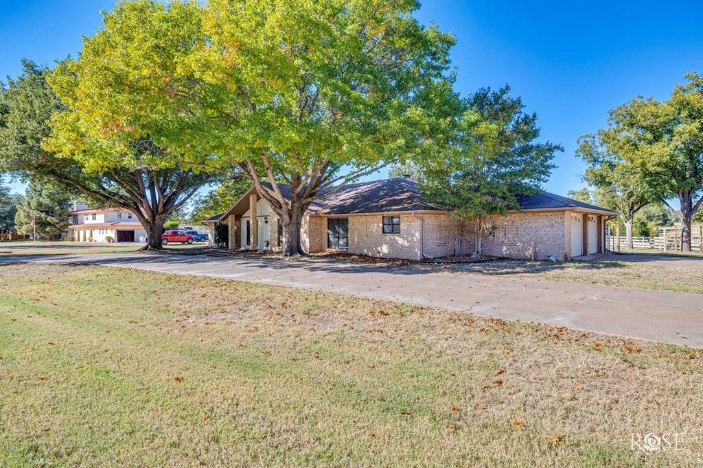 Image 4 of property listing at 1514 Sun Valley Lane, San Angelo, TX 76904