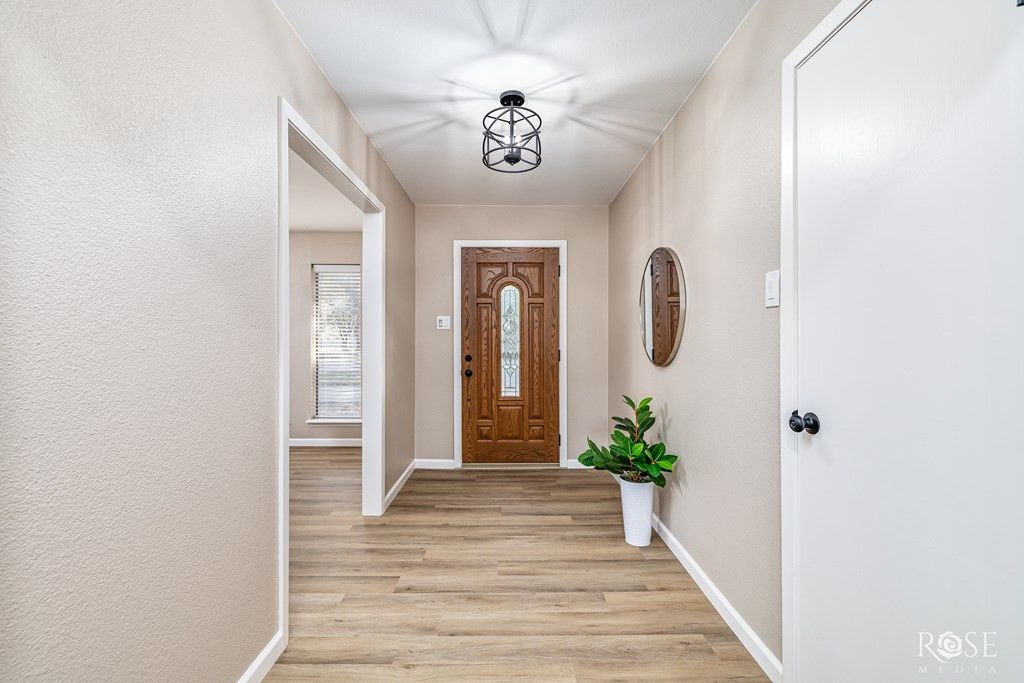 Image 5 of property listing at 1514 Sun Valley Lane, San Angelo, TX 76904