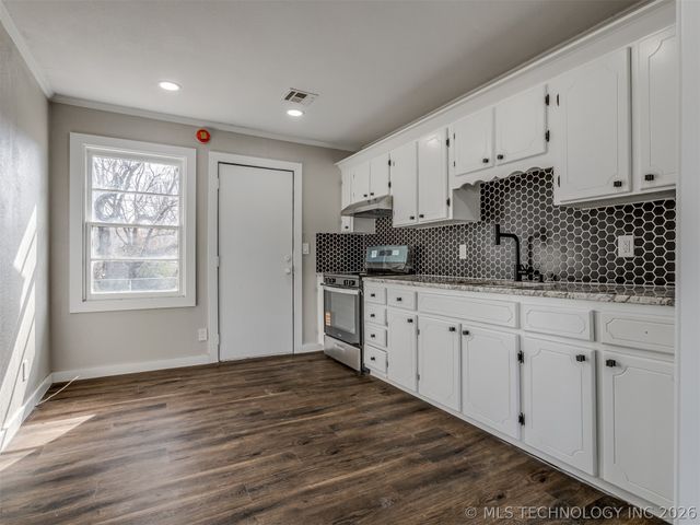 710 E 33rd Street N, Tulsa, OK 74106