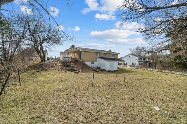 3818 Grant St, South Park, PA 15129