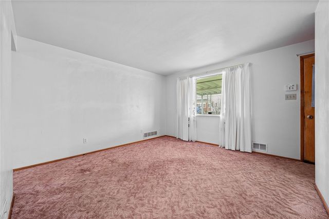 3818 Grant St, South Park, PA 15129