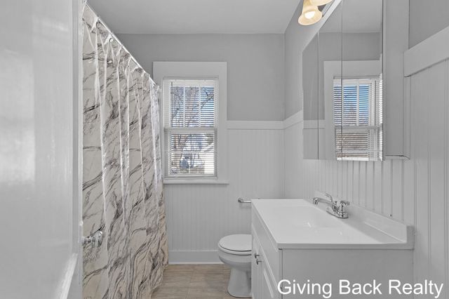 1227 Joosten Street SW, Wyoming, MI 49509