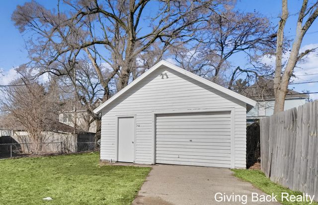 1227 Joosten Street SW, Wyoming, MI 49509