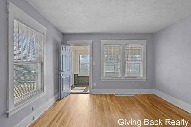 1227 Joosten Street SW, Wyoming, MI 49509