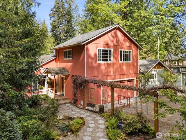 11837 Venice Loop NE, Bainbridge Island, WA 98110