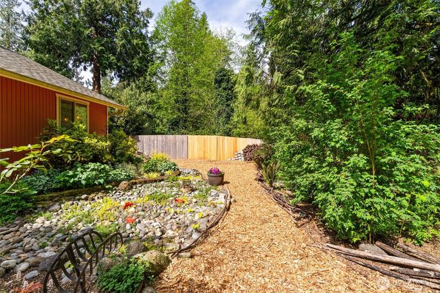 11837 Venice Loop NE, Bainbridge Island, WA 98110