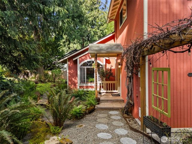 11837 Venice Loop NE, Bainbridge Island, WA 98110