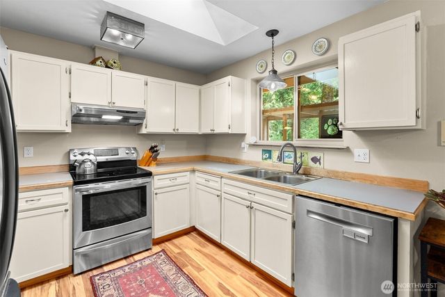 11837 Venice Loop NE, Bainbridge Island, WA 98110