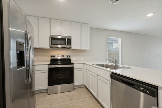 11838 FLYING ACES RD, Von Ormy, TX 78073
