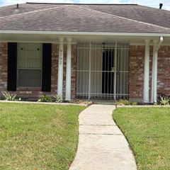 9102 Petersham Drive, Houston, TX 77031