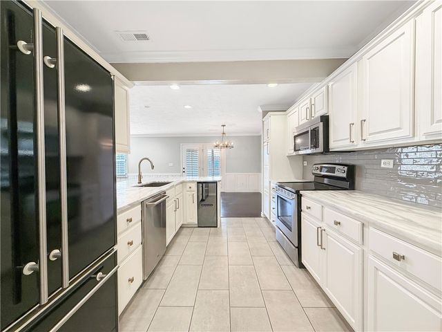 27 La Quinta Court, Rogers, AR 72758