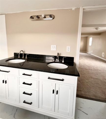 2410 Corunna Road, Flint, MI 48503