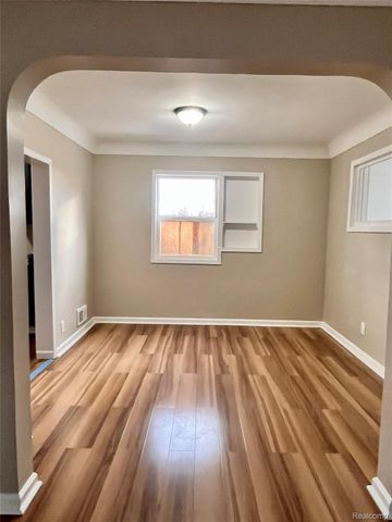 2410 Corunna Road, Flint, MI 48503